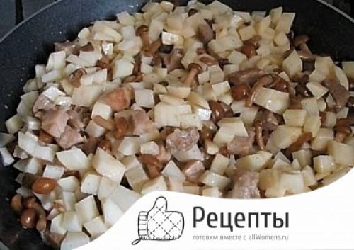 Жареная картошка с беконом и грибами. Жареная картошка с опятами и беконом 04 Жареная картошка с беконом и грибами. Жареная картошка с опятами и беконом 04