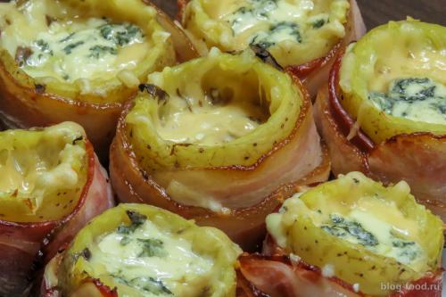 Картошка с грибами в беконе. Картофель в беконе с грибами и сыром