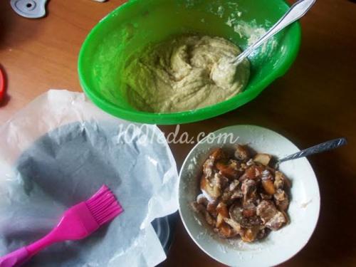 Шарлотка с замороженными яблоками и корицей