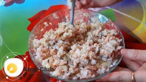 Пирог с сырой рыбой и рисом. Пошаговое приготовление