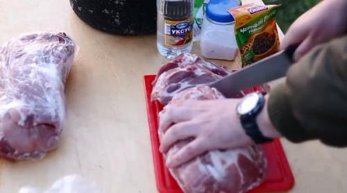 Рулька свиная на мангале рецепт. Рулька на гриле 02 Рулька свиная на мангале рецепт. Рулька на гриле 02