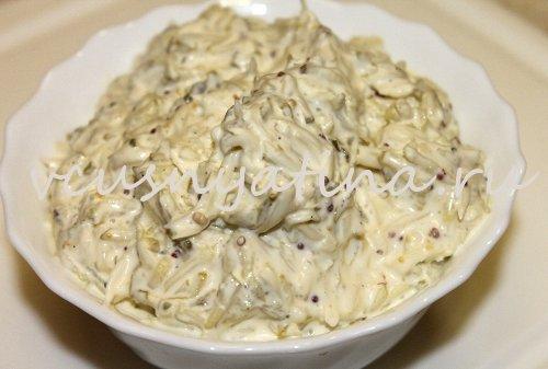 Слоеный салат с курицей и болгарским перцем. Слоеный салат с курицей, сыром и болгарским перцем