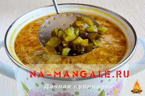 Как готовить рассольник с перловкой. Рассольник со свининой