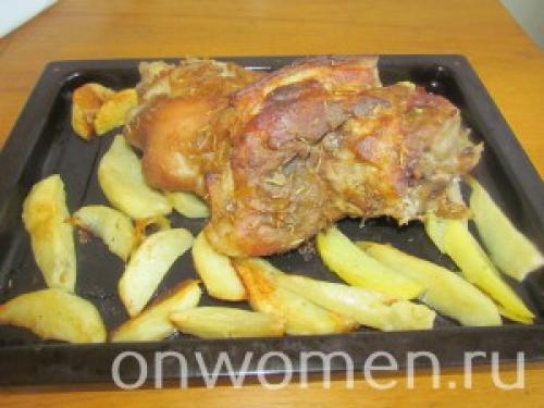 Вареная рулька запеченная в духовке с картошкой. Рулька, запеченная в духовке с картофелем