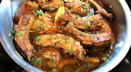 Ребра свиные тушеные. Тушеные свиные ребрышки: маленькие секреты любимого блюда