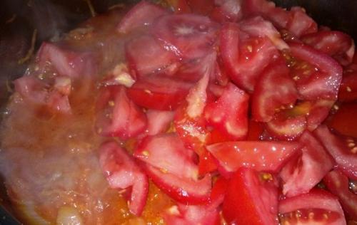 Лечо на зиму с перцем и помидорами. Вкусное лечо на зиму с базиликом, красными помидорами и болгарским перцем