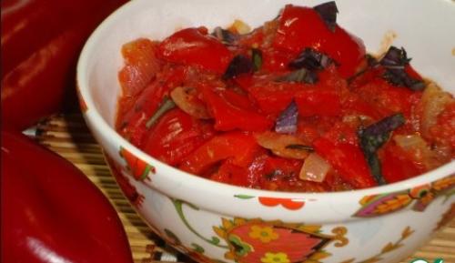 Лечо на зиму с перцем и помидорами. Вкусное лечо на зиму с базиликом, красными помидорами и болгарским перцем