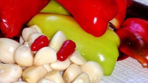 Лечо с чили перцем. Ингредиенты : 18 Лечо с чили перцем. Ингредиенты : 18