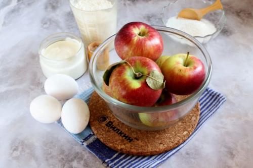 Шарлотка со сметаной. Пышная шарлотка на сметане с яблоками