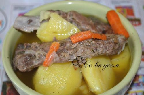 Свиные ребра тушеные с картошкой. Тушеная картошка со свиными ребрышками