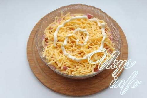 Салат с грибами и ветчиной и болгарским перцем. Вкусный, изысканный салат с ветчиной, жареными грибами, сыром и болгарским перцем - рецепт с фото приготовления праздничного блюда Мужской каприз 10