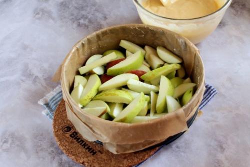 Шарлотка со сметаной. Пышная шарлотка на сметане с яблоками