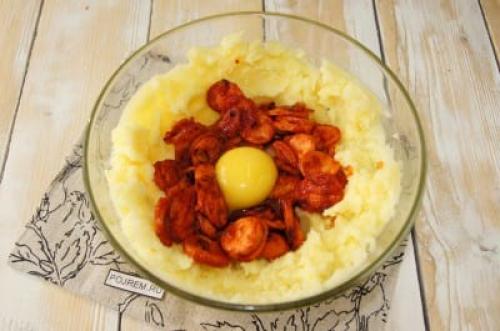 Запіканка з картоплі і сосисок. Рецепт: