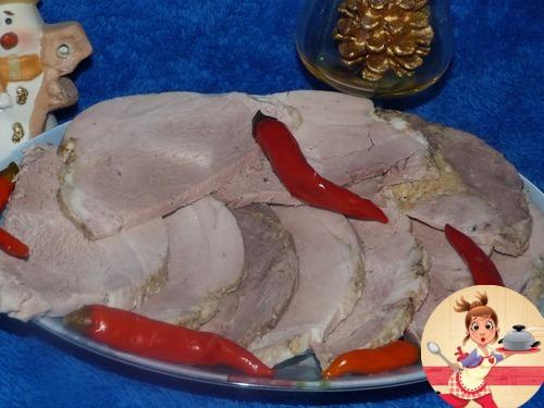 Прессованное мясо в ветчиннице. Свинина прессованная, приготовленная в ветчиннице