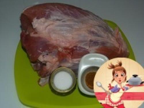 Прессованное мясо в ветчиннице. Свинина прессованная, приготовленная в ветчиннице
