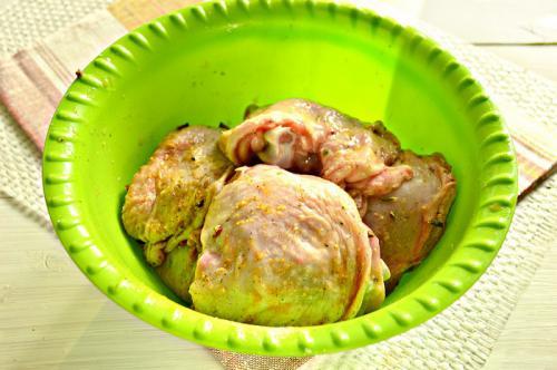 Чахохбили из бедрышек. Чахохбили из куриных бедер на сковороде