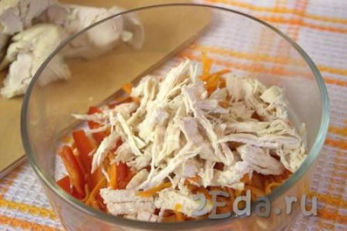Салат с курицей болгарским перцем и корейской морковью. Салат с корейской морковью, курицей и болгарским перцем