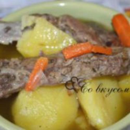 Свиные ребра тушеные с картошкой. Тушеная картошка со свиными ребрышками