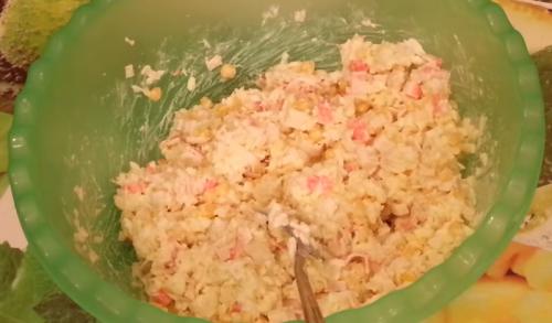 Салат с крабовыми палочками. Как варить рис для салата с крабовыми палочками