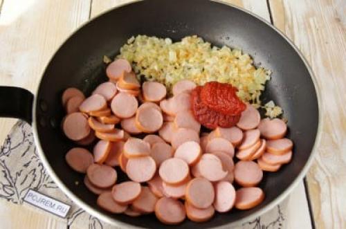 Запіканка з картоплі і сосисок. Рецепт: