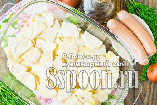 Картошка с сосисками в духовке без сыра. Картошка с сосисками в духовке