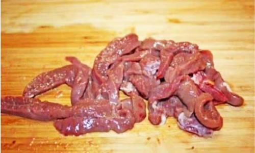 Пельмени с бульоном в горшочках в духовке. Пельмени в горшочках с печенью в духовке с крышкой из теста