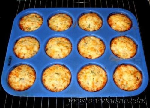 Маффины с курицей на молоке. Маффины с курицей и сыром