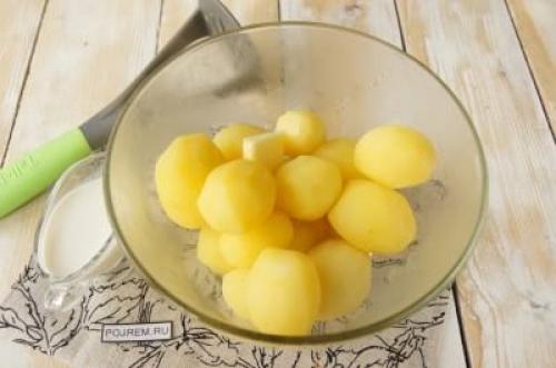 Запіканка з картоплі і сосисок. Рецепт: