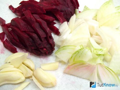 Тушеный петух с луком. Приготовление тушеного петуха с овощами