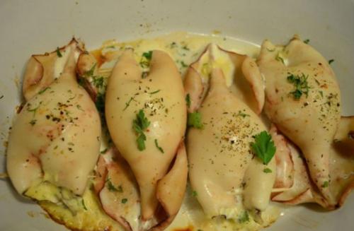 Кальмары фаршированные сыром. Фаршируем кальмары яйцом, грибами и сыром
