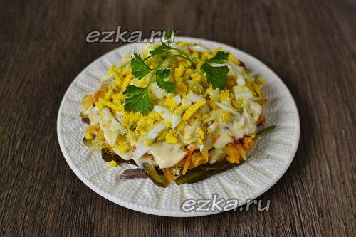 Салат из свиного сердца с соленым огурцом. Слоёный салат из свиного сердца с солеными огурцами