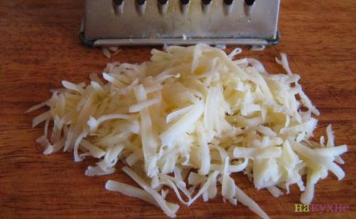 Запеченные кальмары с грибами с сыром. Кальмары, фаршированные грибами, запеченные в сливках под сырной корочкой