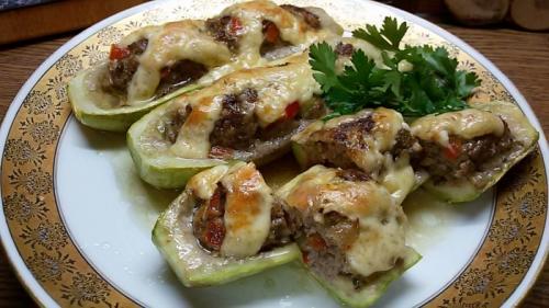 Кето оладьи из кабачков. Кабачки с мясом