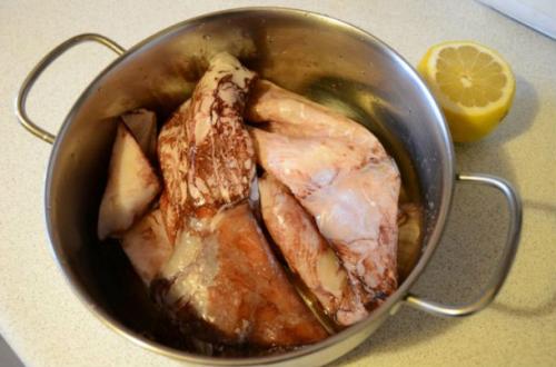 Кальмары фаршированные сыром. Фаршируем кальмары яйцом, грибами и сыром