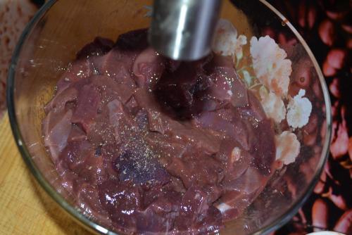 Как пожарить печень, чтобы она была сочной и нежной?