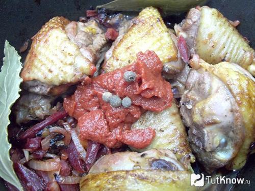 Тушеный петух с луком. Приготовление тушеного петуха с овощами