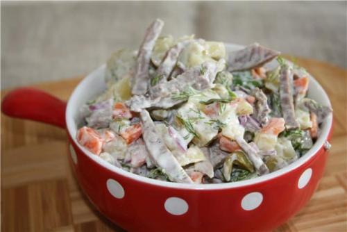 Слоеный салат с сердцем свиным. Салат с сердцем свиным рецепты 01