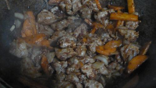 Картошка со свининой в казане на костре. Картошка со свининой в казане: первое или второе?