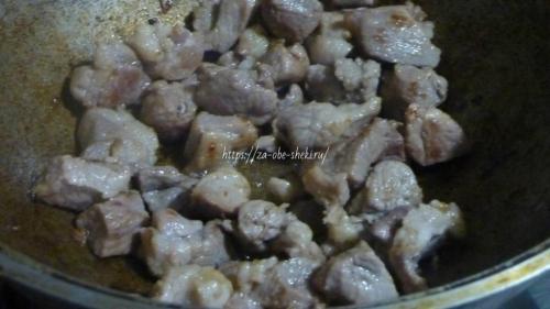 Картошка со свининой в казане на костре. Картошка со свининой в казане: первое или второе?