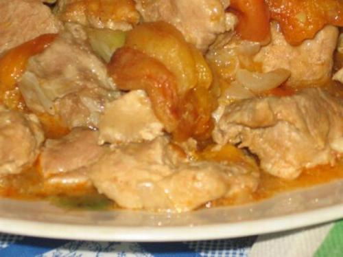 Блюда из говядины с курагой. Я готовила с курагой и свинину и говядину... Получается вкусное, нежное, ароматное мясо.