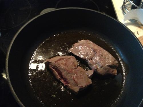 Печенка с помидорами и луком. рецепт 885. Говяжья печень с помидорами, луком и сливками.