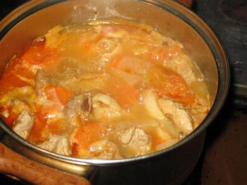 Блюда из говядины с курагой. Я готовила с курагой и свинину и говядину... Получается вкусное, нежное, ароматное мясо.