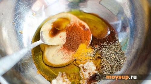 Салат Цезарь с грибами и ветчиной. Быстрый салат Цезарь с сухариками и ветчиной