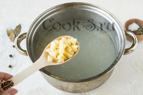 Рыбный суп с рисом и томатной пастой. Рыбный суп с томатной пастой и рисом