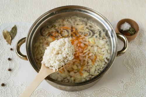 Рыбный суп с рисом и томатной пастой. Рыбный суп с томатной пастой и рисом