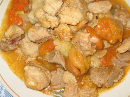 Блюда из говядины с курагой. Я готовила с курагой и свинину и говядину... Получается вкусное, нежное, ароматное мясо.