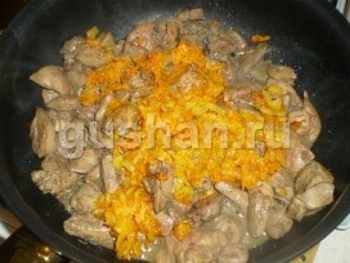 Как потушить куриную печень. Тушеная куриная печень