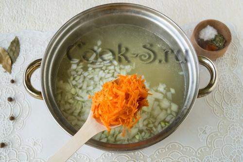 Рыбный суп с рисом и томатной пастой. Рыбный суп с томатной пастой и рисом