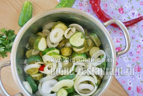 Салат из огурцов с кориандром на зиму. Латгальский салат из огурцов с луком на зиму
