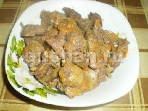 Как потушить куриную печень. Тушеная куриная печень